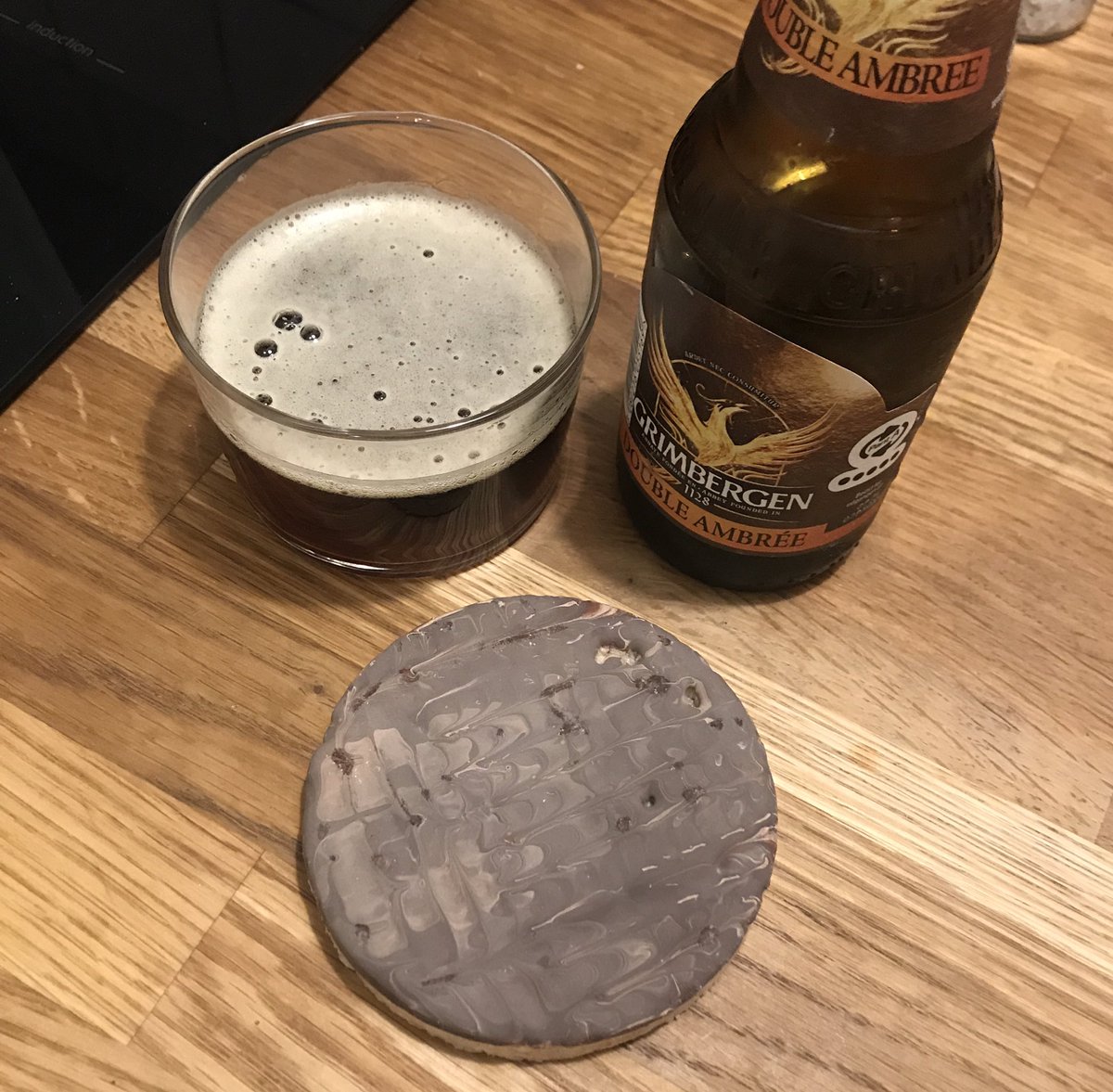 mel_murphy01's tweet photo. SkΓ₯l. Tonight Iβm working late and following @CarstenWMuellerβs advice and drinking beer (and eating rice cakes with dark chocolate, which are the shit!) #writedrunk #editsober #nothinglikethelastminute https://t.co/1xdv2MRQ1Q