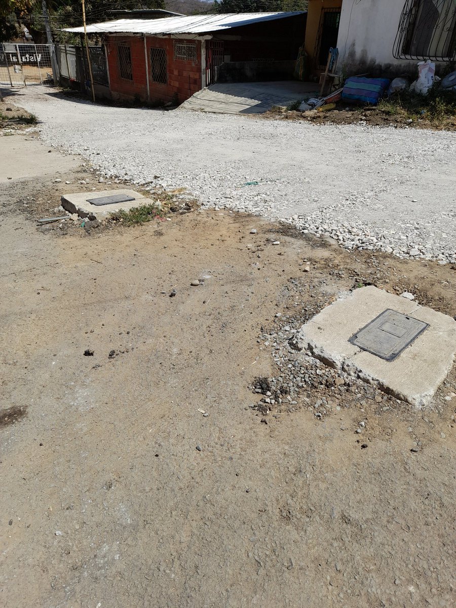 CynthiaMarisc11's tweet photo. ¡¡mentiraaas!! Cómo pueden ofrecer progresos en obras que dejan inconclusas desde el 2019. #BastaYa @interagua @cynthiaviteri @Aeropuerto_AAG @alcaldiagye @Urb_ViaLaCosta @comunidadgye https://t.co/o9jDHQd1PI