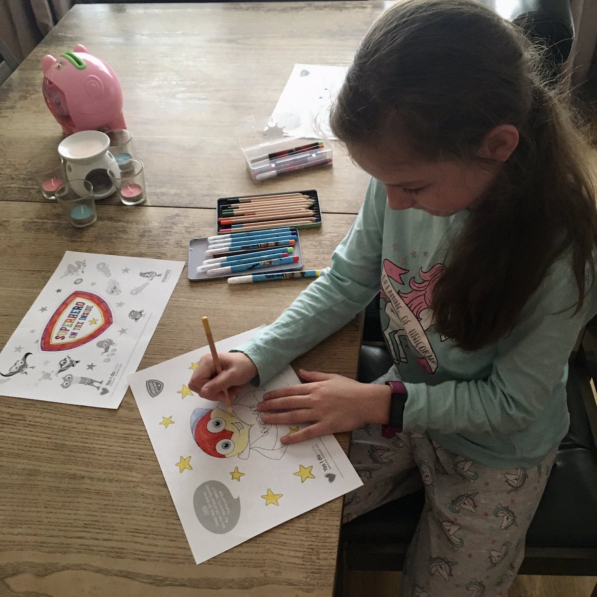 mrs_mango's tweet photo. Nellie colouring in to raise awareness for Organ Donation Week ❤️
@NHSOrganDonor @LLTGL @Orgamites #organdonationweek #superheroinside
#colouringcompetition #orgamites #livelifegivelifeuk https://t.co/cKIh0sOlx3