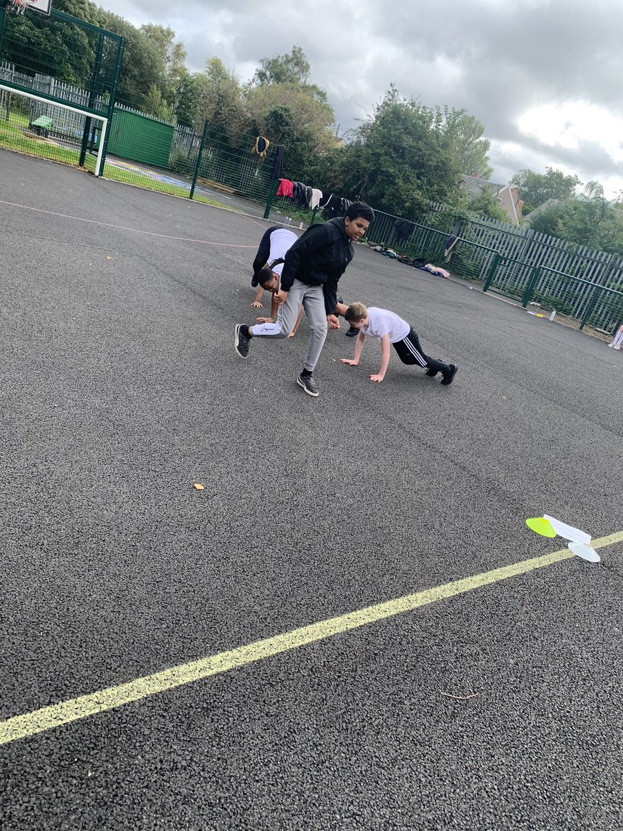 MissAgnew_CCPS's tweet photo. P7 hard at work this morning in PEπͺπΌ We worked our full body through circuit stations. Great effort from everyone ππΌ @MrsScottCCPS @BlairvadachOEC #playgroundworkout #challenge2 https://t.co/R8VQhawdOK