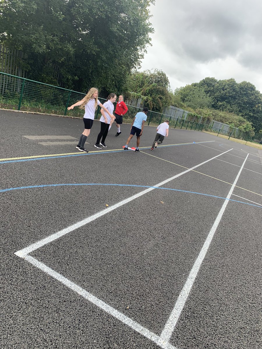 MissAgnew_CCPS's tweet photo. P7 hard at work this morning in PEπͺπΌ We worked our full body through circuit stations. Great effort from everyone ππΌ @MrsScottCCPS @BlairvadachOEC #playgroundworkout #challenge2 https://t.co/R8VQhawdOK