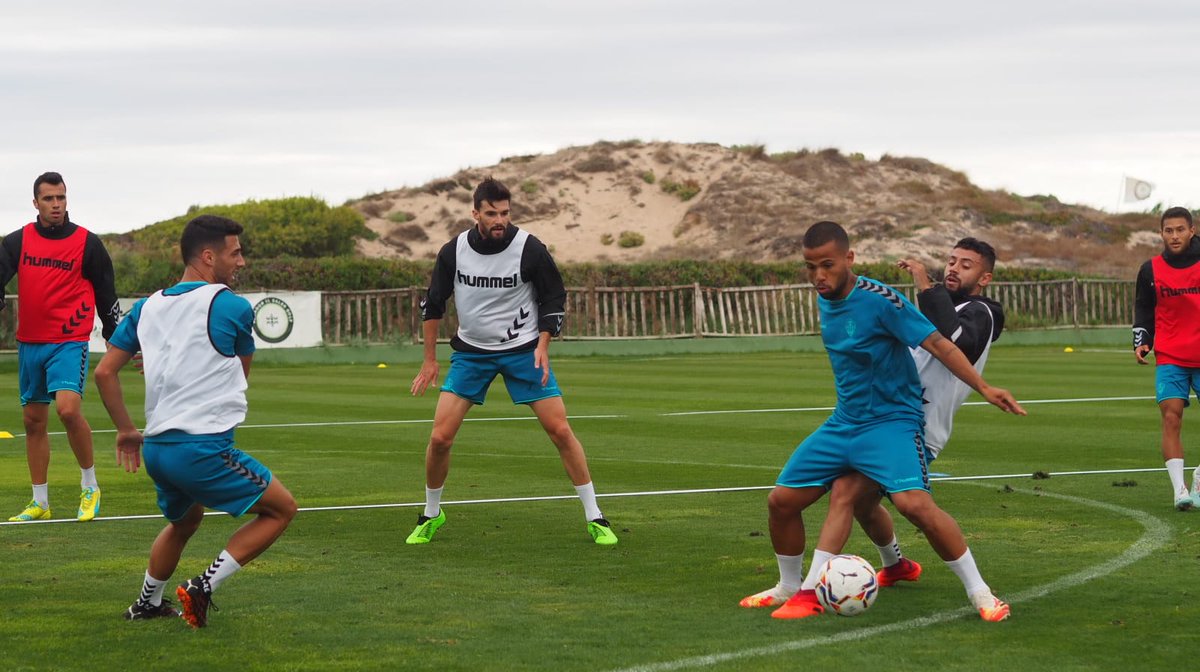 fraconalv's tweet photo. La verdad es que llevo unos cuantos #stages ya vistos en el campo de fútbol de @paradores #Golf #ElSaler , pero la intensidad en el trabajo y las ganas del @CD_Castellon hace mucho tiempo que no las veía. 
A esta gente hay que seguirla en la @LaLiga este año, van a dar sorpresas. https://t.co/oKuk0u5nX3