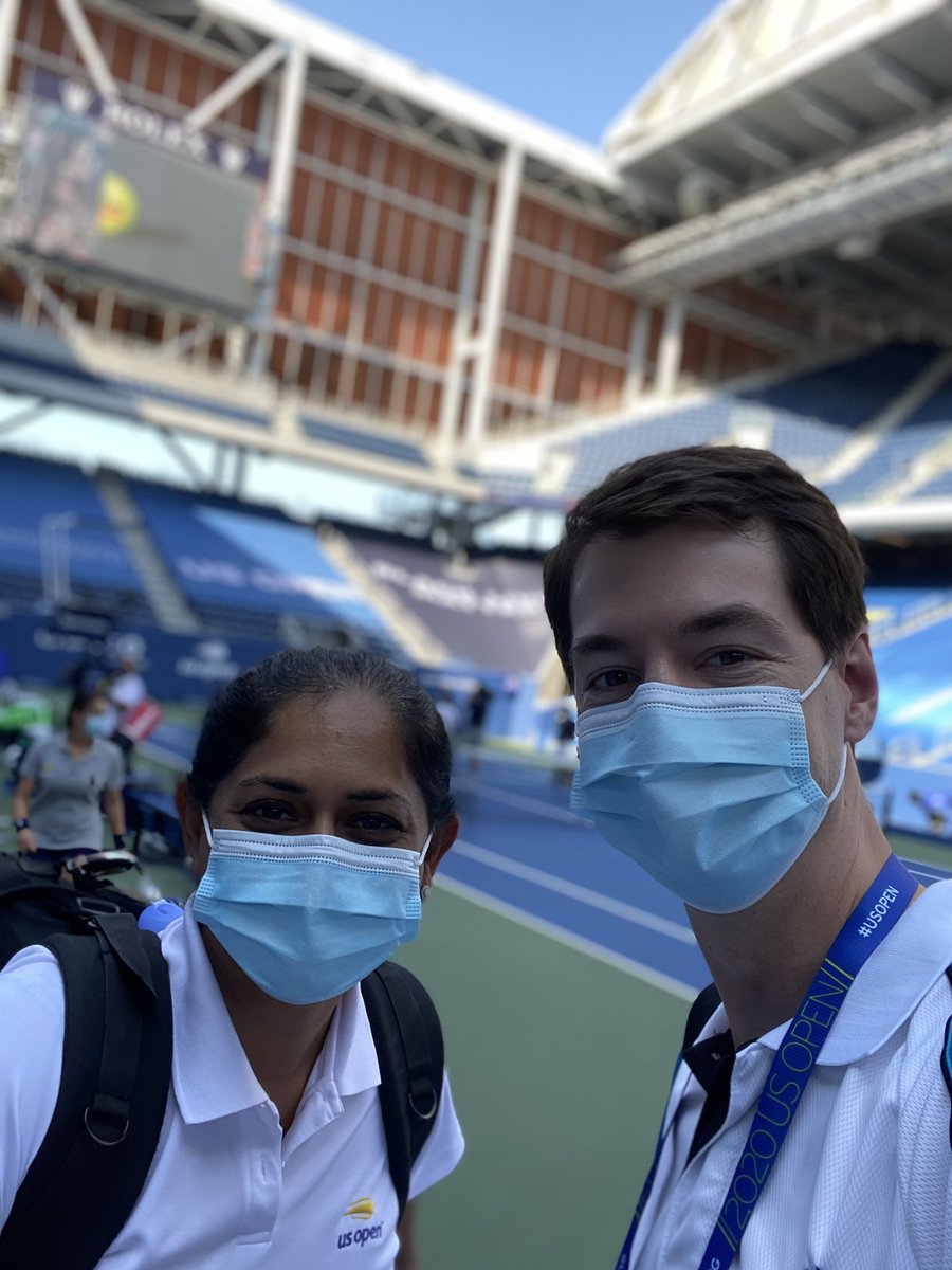 Courtside attending to player injuries at the US Open quarterfinals with rockstar WTA physio @reshmapatelrathod!  #usopen #tennis #sportsmedicine <a href="/MountSinaiNYC/">Mount Sinai Health System</a> <a href="/MountSinaiOrtho/">Mount Sinai Orthopedics</a> #advantagemountsinai