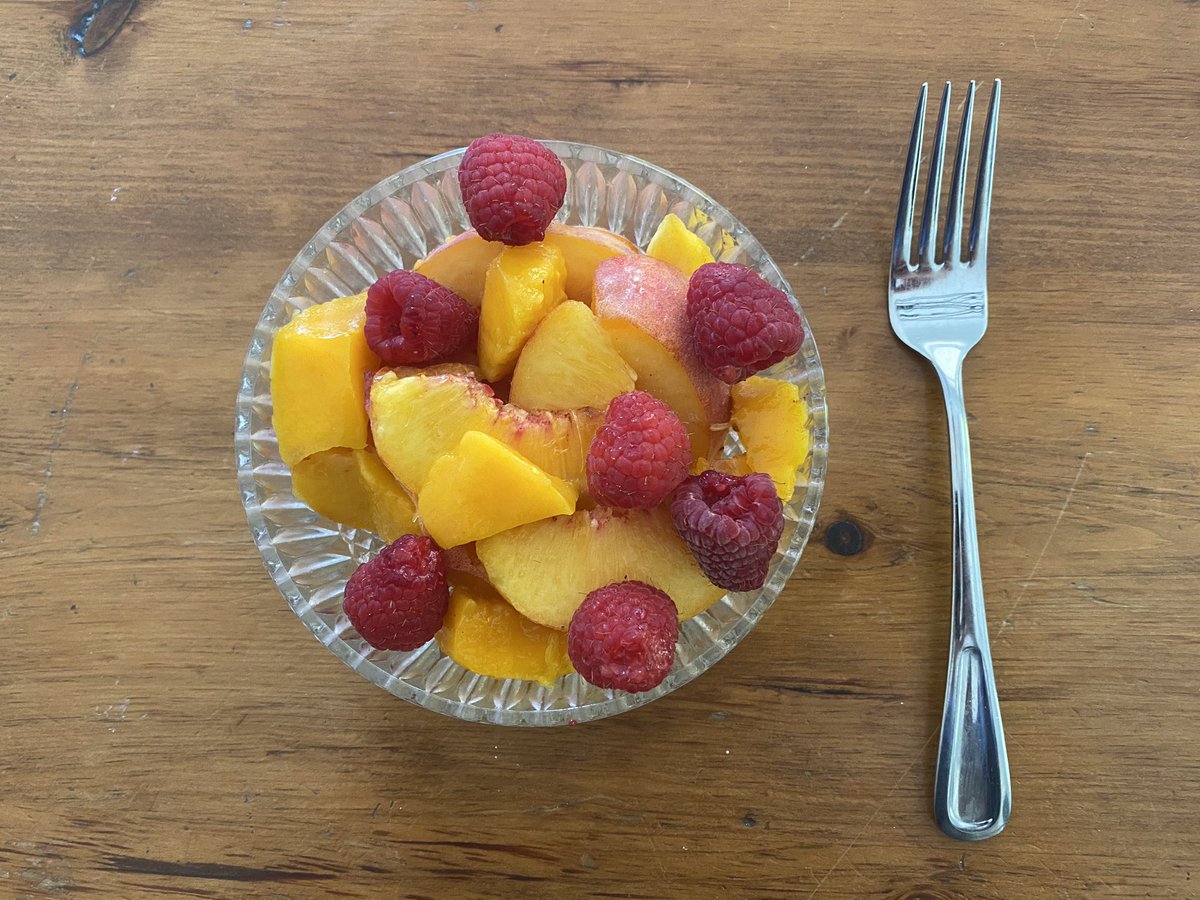 Post run snack: Peaches, mangos and raspberries 