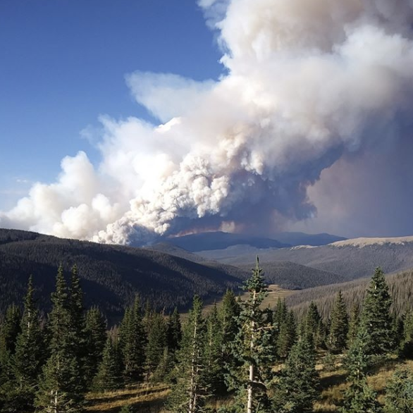 choicehouseco's tweet photo. To our brave firefighters and all who are assisting in battling blazes across our state, thank you. Thank you for working tirelessly to protect us, our homes, and the great Colorado state we call home. #CameronPeakFire

📸 : William Kipp, @9newsdenver https://t.co/wQJTDVgumN