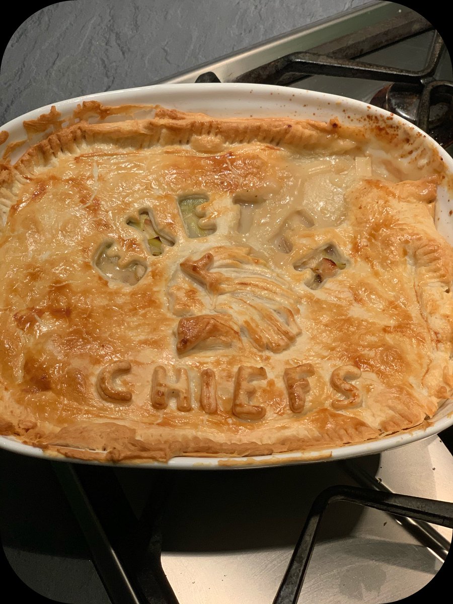 Cheesey_smiles's tweet photo. @ExeterChiefs my daughter has just dished up a “Chiefs” chicken and ham pie 😀 https://t.co/mwkCJZUXK2