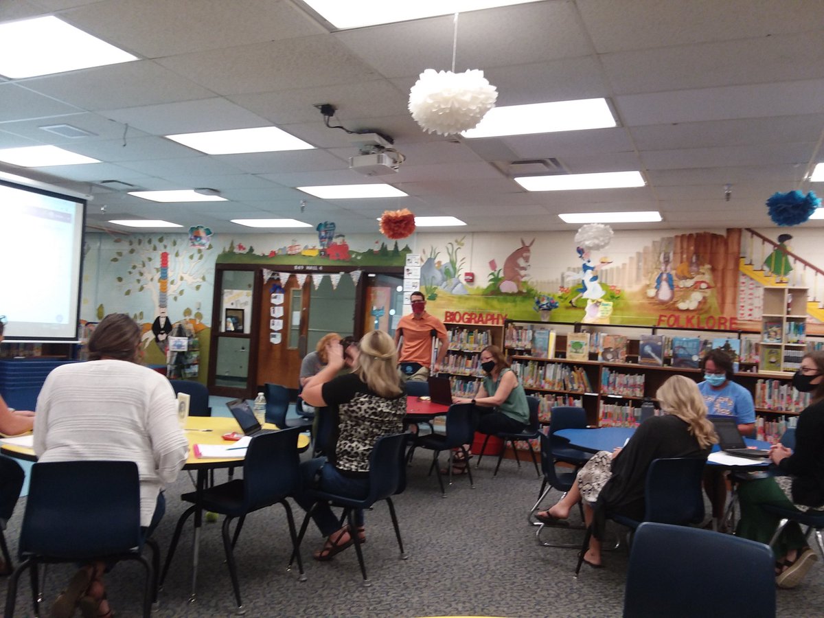 mbarnum7's tweet photo. @Sam_Northern leading our #SES ScienceSquad through modules for each grade. Thank you to our teachers for taking time out of their day to collaborate, discuss and lead the way! https://t.co/GhPUBO3SR1