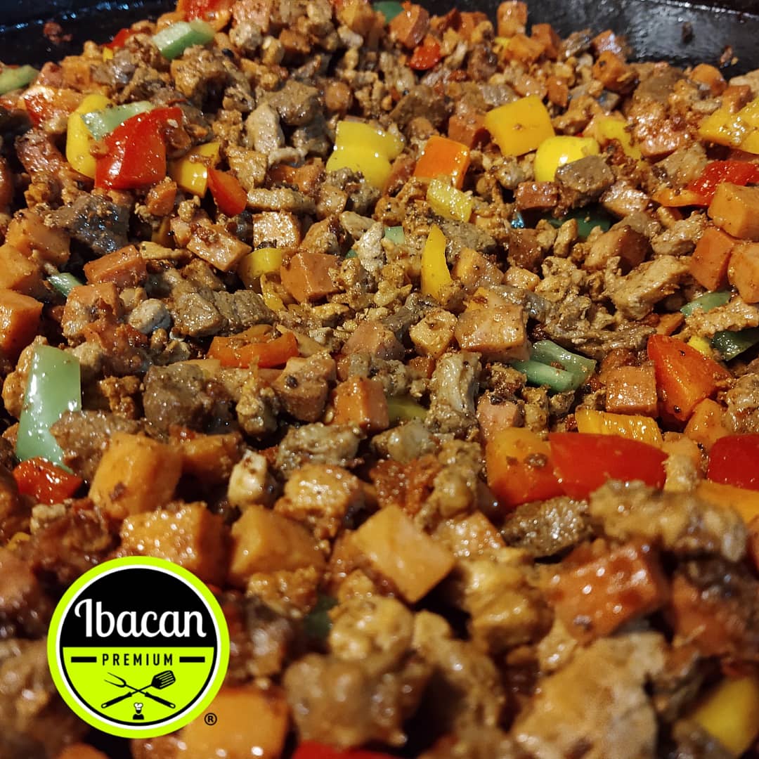 ibacanpremium's tweet photo. La discada queda deliciosa preparada con Sazón Completo #ibacanpremium #discada #tacos #meats #foodie #megustacocinar #Hermosillo #Sonora #mexicanfood #foodstagram https://t.co/8ubVtMWQNh