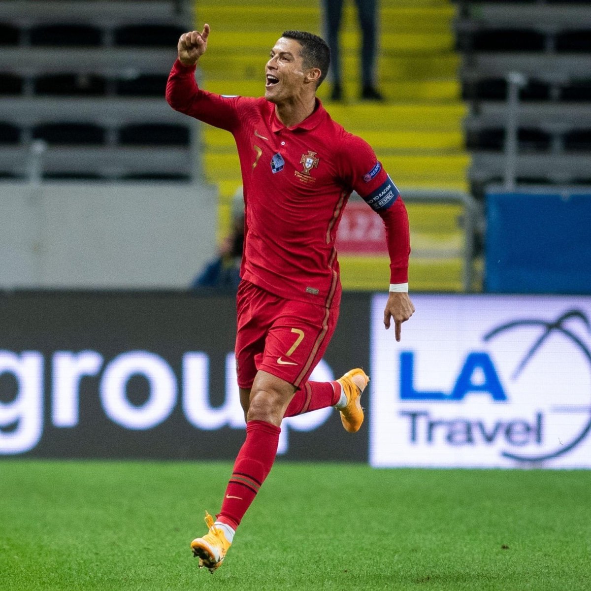MotivacionesF's tweet photo. Yo viví en la época de Cristiano Ronaldo. https://t.co/OucXNsQq8Q