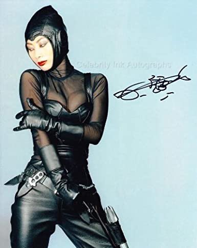 This one too, her aesthetic was totally dope, but why doesn’t she have lines to showcase that badassery that’s drippin’ off ha Actress Bai Ling as Mysterious Woman  #TheSilencingOfTheShrew ain’t neva lied omfg talk about the “Mysterious Asian Woman” trope  https://twitter.com/mmarchese26/status/1303311595511197697