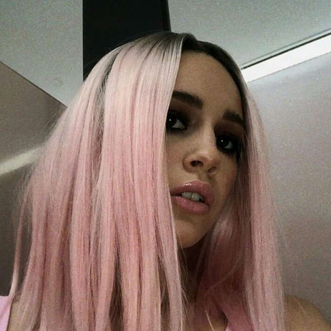 maxxdista's tweet photo. bea miller as lazy town; a thread https://t.co/CuaDG0AT6Y