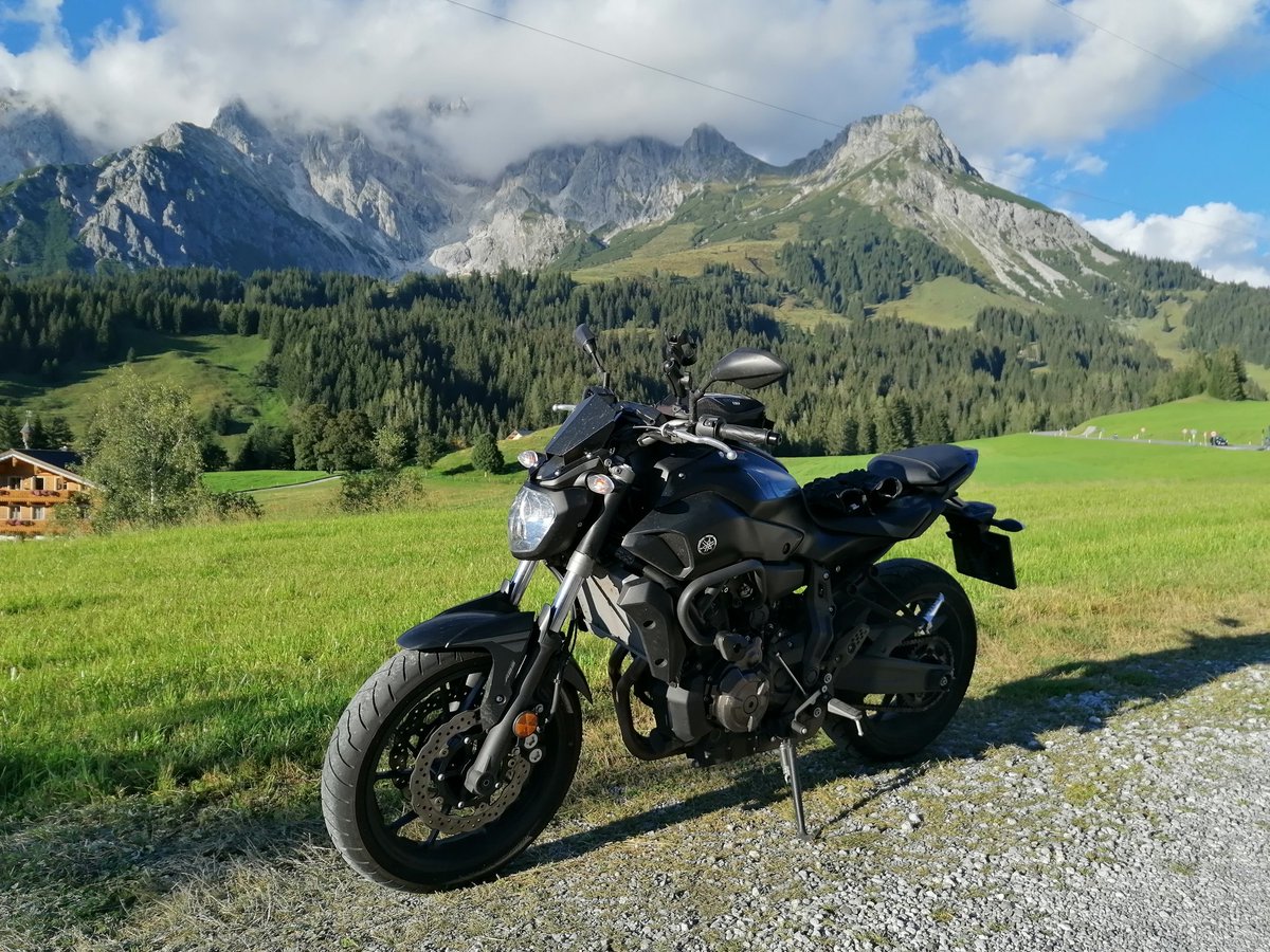 XSR700's tweet photo. evening sun 😎 #DientnerSattel #Yamaha #MT07 https://t.co/TUgb91ugZU