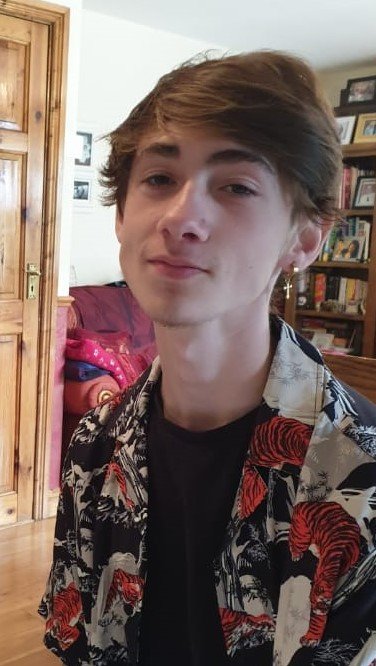 NeilRedFM's tweet image. MISSING Gardaí are seeking the public's help in tracing the whereabouts of Paddy Healy O’Driscoll 17 who is missing from his home in Carrigaline, since Friday, 4 September. He is 5' 6" in height, with short dark hair, brown eyes, slight build &amp;amp; tattoos on his forearms. #NPRedfm