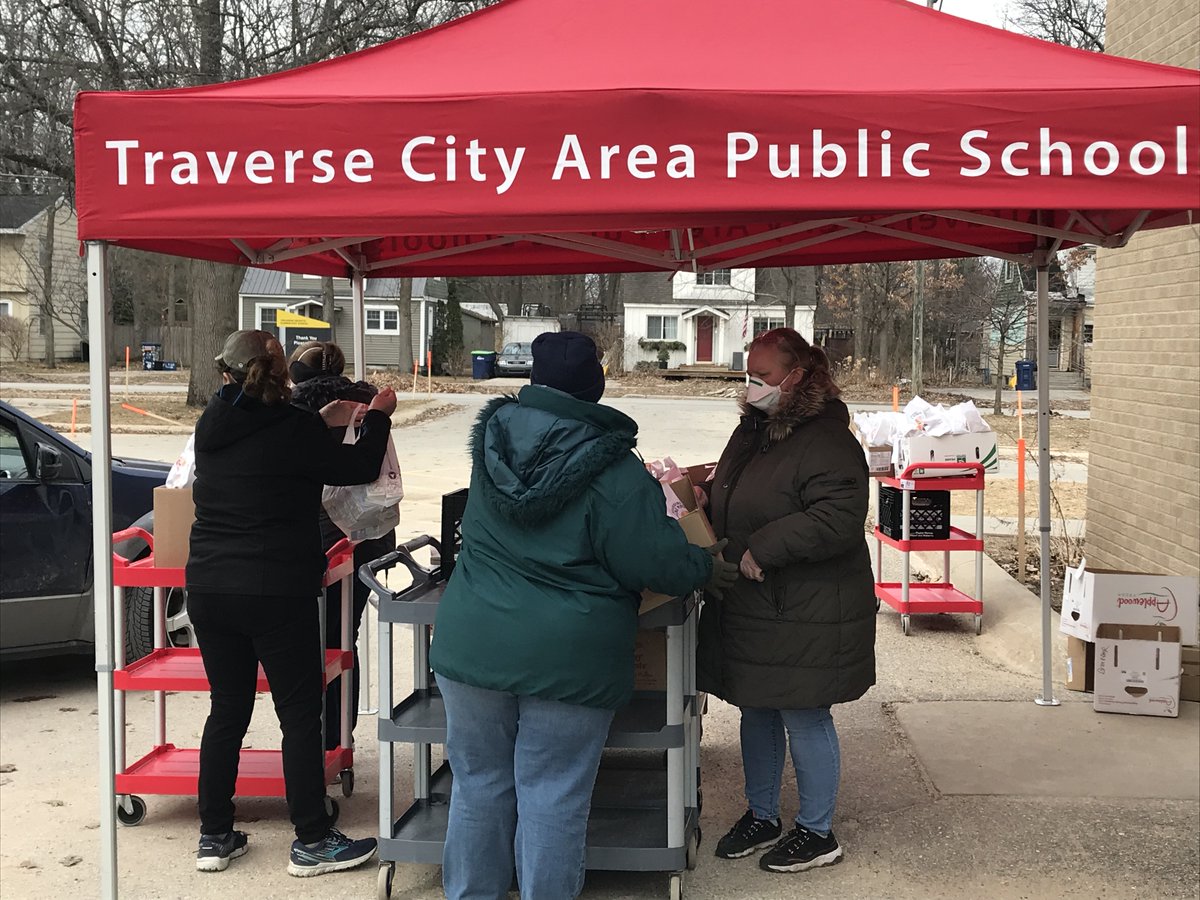 TCAPSNews's tweet photo. TCAPS announces free meal program extended through December. Breakfast/lunch available for pickup between 7-8AM through Sept. 18th for face-to-face students, and through December for virtual students. Read the full story at  https://t.co/J1nErBg5um https://t.co/Sq3Ja1jDEx