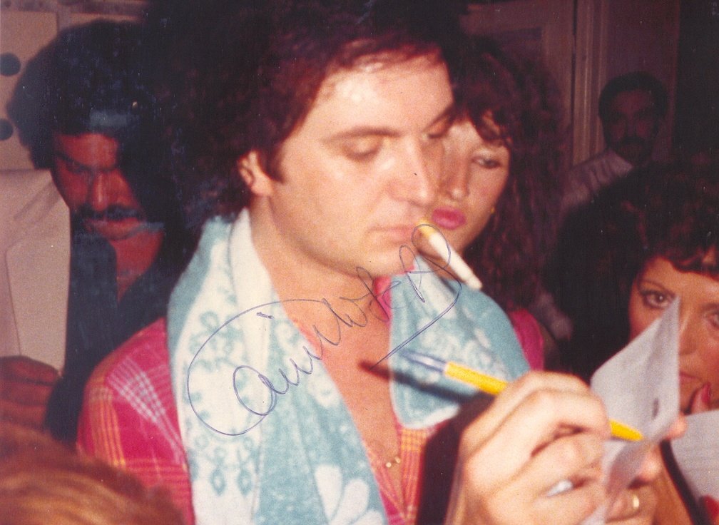 Hoy hace un año que mi amigo <a href="/CamiloSesto/">Camilo Sesto</a> subió al Cielo para cantar a los ángeles, seguro que "allí arriba" es feliz, porque se lo merece
#CamiloSestoSiguesVivo
#CamiloSestoEnFelicidad
#CamiloSestoNoTeOlvidamos