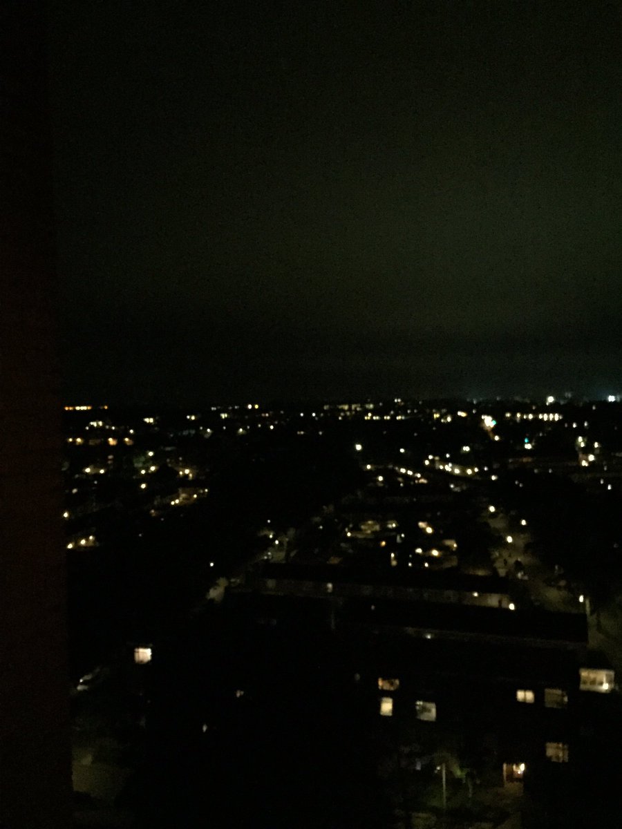 wim_swrho's tweet photo. Helmond Oost zelfs by night blijft mooi https://t.co/bdFaNUjDlb