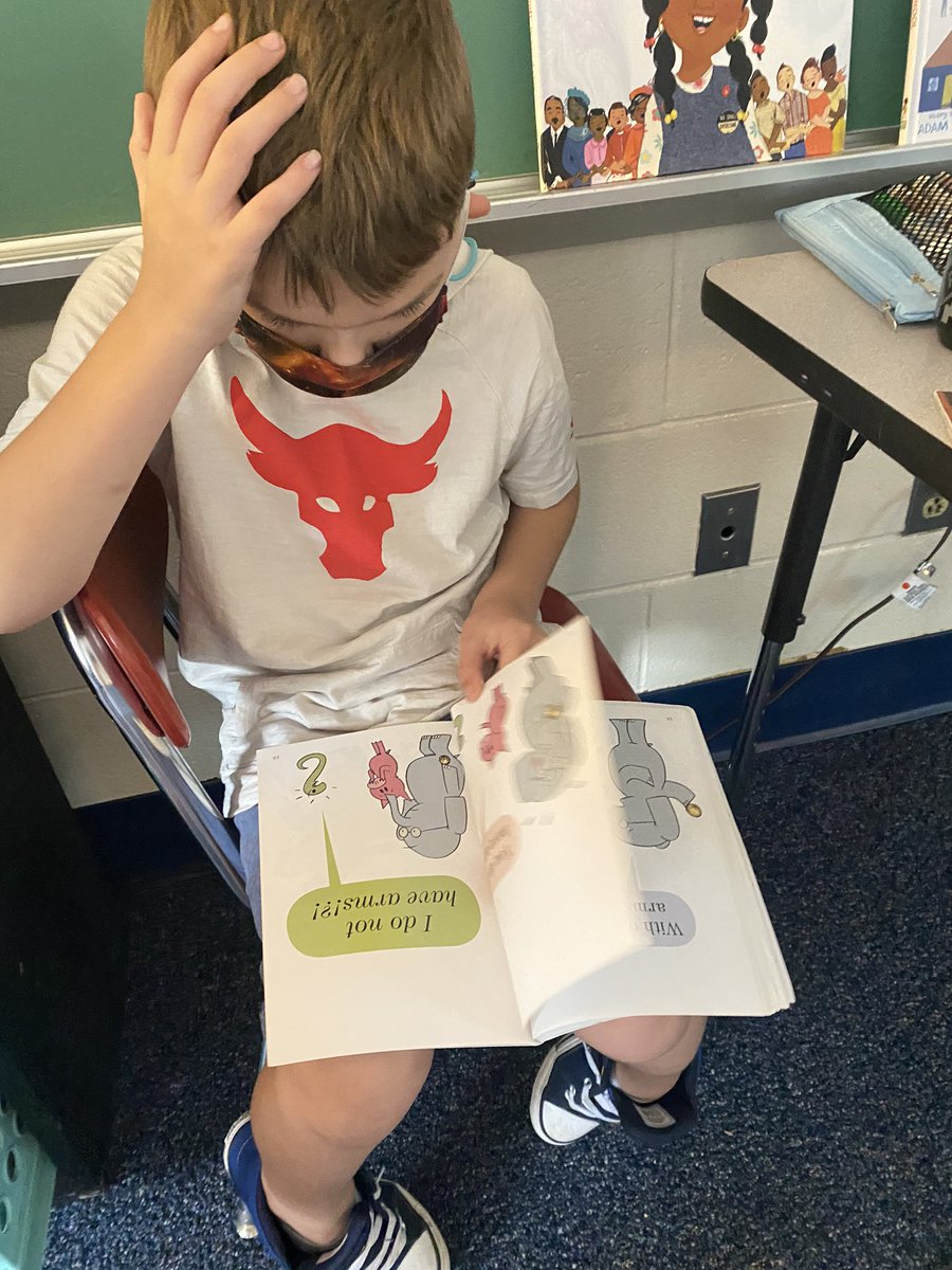 kayleyheeter's tweet photo. finding our “just right books!” 📚 https://t.co/jeLmPkVw1U