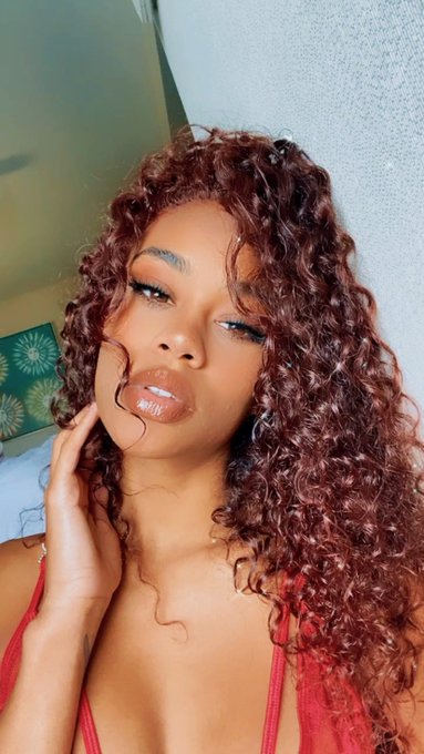 thought I couldn&rsquo;t get any hotter, then I died my hair red 🍓 https://t.co/hkSEU4eeeK