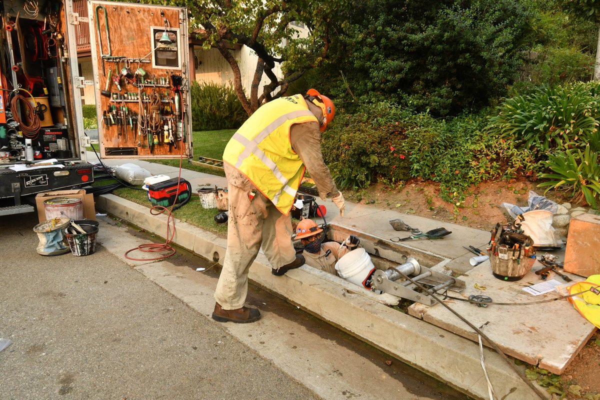LADWP's tweet photo. Outage Update: Our power restoration crews made major progress overnight, restoring power to more than 13,000 customers and reducing the number of customers currently affected by power outages to 8,704 as of Noon Tuesday. For complete details https://t.co/4uzlwdFIHT https://t.co/kUSvcg7Edw