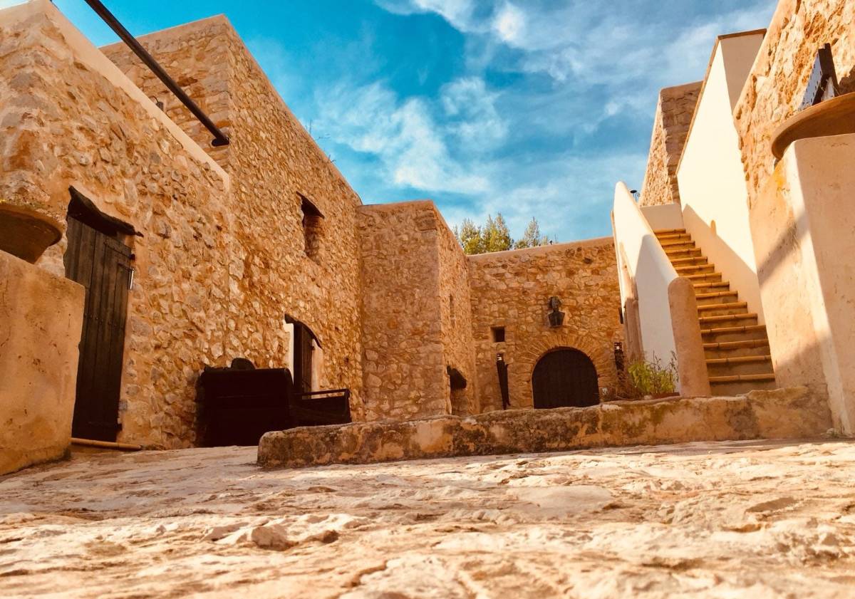 Ibizaislandvillas.com tweet media