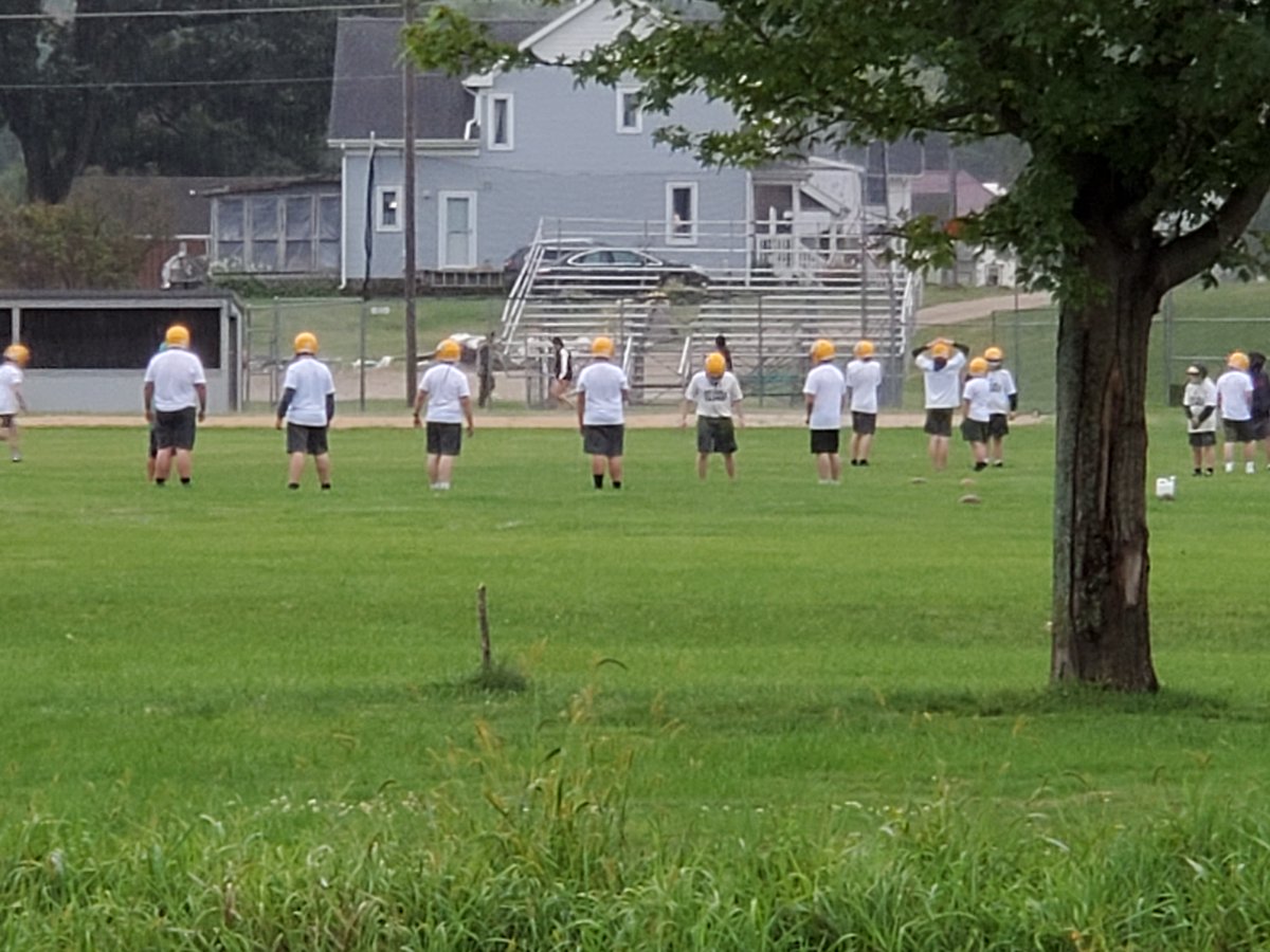 PManriquez_6's tweet photo. Hard to believe that athletic practices finally started yesterday! Can't wait to watch our Pec VB n Pec/Argyle CC n FB teams compete this Fall.  TY to r coaches for following guidelines n protocols to ensure safety n for this opportunity for r athletes .
#PecPride #VikingNation https://t.co/TeMPUmIt7Y