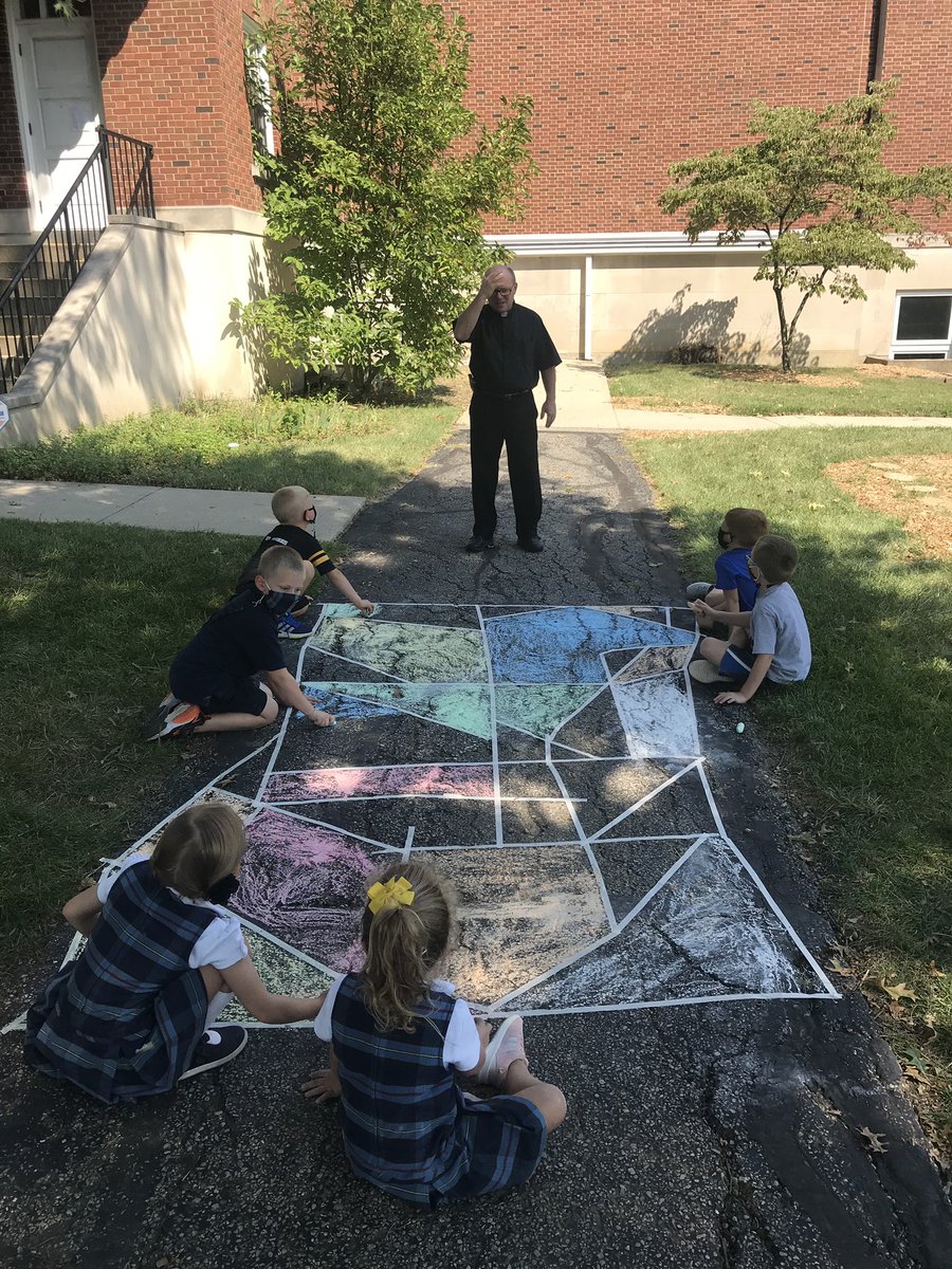 DarleneSchwab1's tweet photo. Blessing our Creativity 🖤💛#toolsofthemind #cooperation #playpartners @StAntoninus https://t.co/MNxXBI7V0r