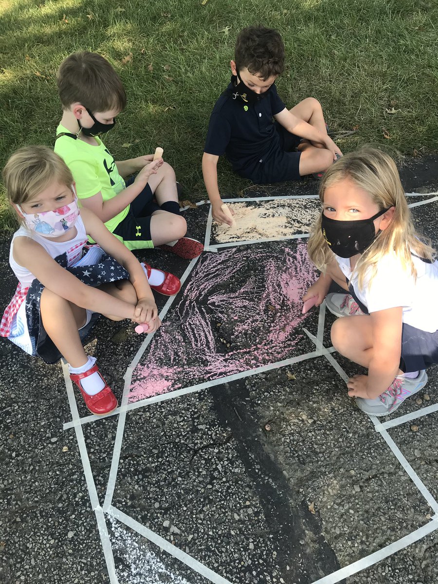DarleneSchwab1's tweet photo. Blessing our Creativity 🖤💛#toolsofthemind #cooperation #playpartners @StAntoninus https://t.co/MNxXBI7V0r