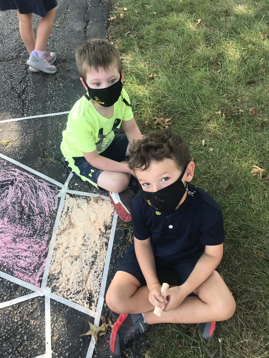 DarleneSchwab1's tweet photo. Blessing our Creativity 🖤💛#toolsofthemind #cooperation #playpartners @StAntoninus https://t.co/MNxXBI7V0r