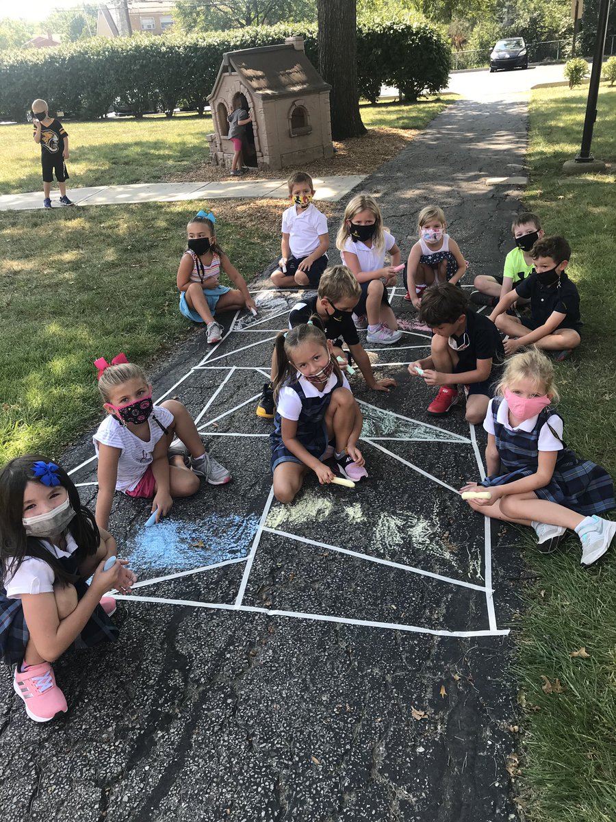 DarleneSchwab1's tweet photo. Blessing our Creativity 🖤💛#toolsofthemind #cooperation #playpartners @StAntoninus https://t.co/MNxXBI7V0r