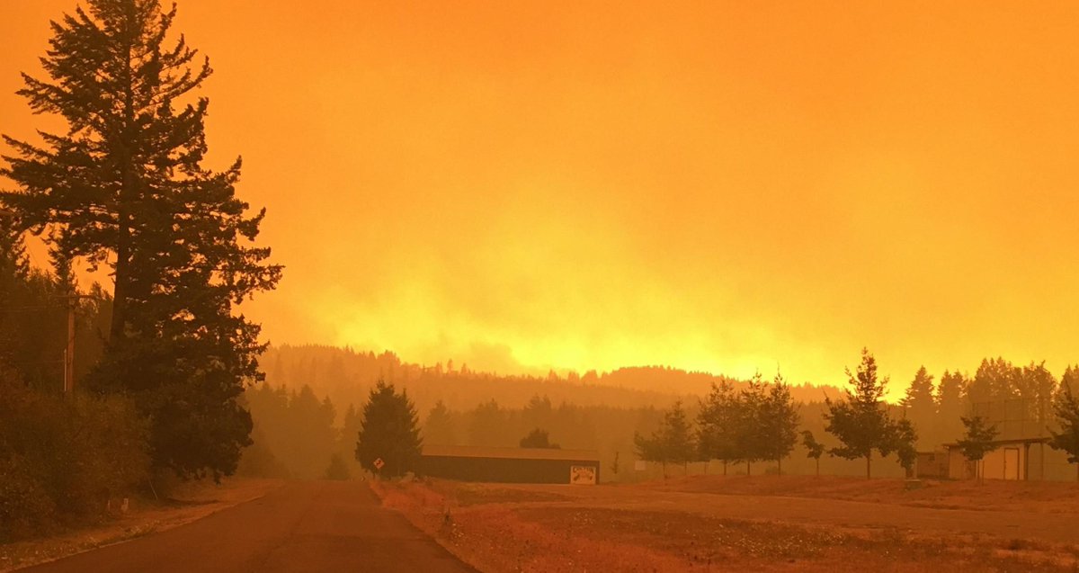 clackamascounty's tweet photo. Level three fire evacuations south of OR 211 between Estacada and Woodburn. This means #GoNow See map: https://t.co/0pxV7tvUQJ #clackamaswildfires https://t.co/UYiFs4RHsT
