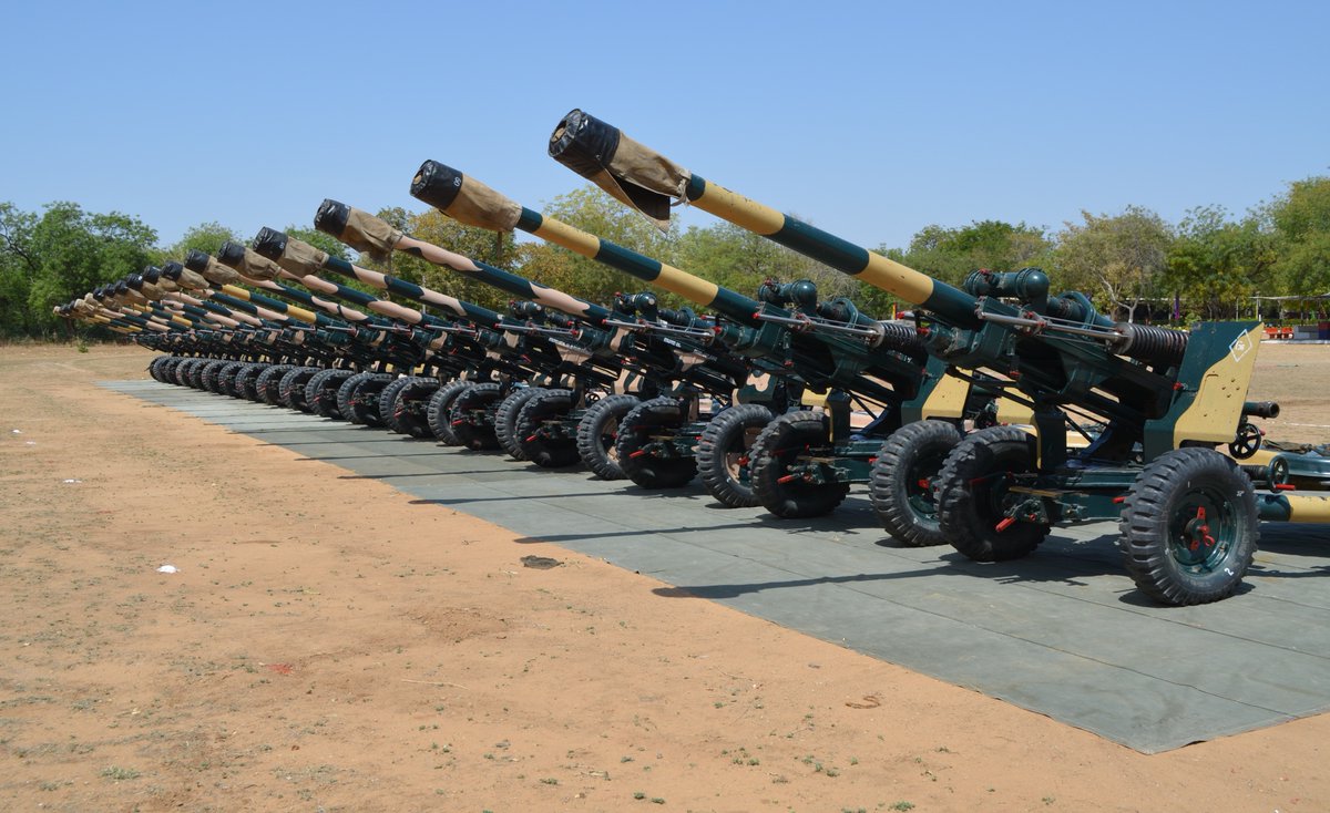 BSF_Gujarat's tweet photo. @BSF_Gujarat  #FIRSTLINEOFDEFENCE 
 #NationFirst 
#AjeyaPrahari 

आजादी की चिंगारी मेरे जश्न में हैं!!
इन्कलाब की ज्वालाएं लिपटी मेरे बदन में हैं!!
मौत जहाँ जन्नत हो यह बात मेरे वतन में हैं!!
कुर्बानी का जज्बा जिन्दा मेरे कफन में हैं!!
#JaiHind https://t.co/hwJwdYwtL5