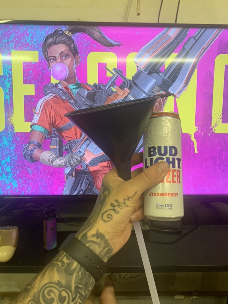 Unworthy666's tweet photo. We live!! Day one of pushing for an @budlight sponsorship come say hi get hype and help me shoot my shot! Let’s get hype and I’ll drink the budlight all night 🤙🏼🤙🏼 come down “Unworthy for Bud Light in chat! #BudLight #Apex #MisguidedGamers #SxRCLAN #GetWet https://t.co/PnLBWtxlOb https://t.co/X7ocCAlgJL