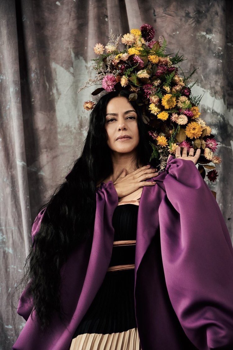 SoyGerardCortez's tweet photo. Amo cuando una marca emergente hecha en México consigue el match perfecto gracias a su identidad 🖤 Aquí @JacoboSinA vistiendo a @liladowns para la revista Noir. Bravo. https://t.co/zJWtmaHkHH