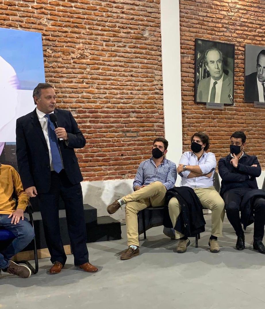 Jope_iba98's tweet photo. Muchas gracias @kasmontevideo y @CDJ_Montevideo por la invitación a la hermosa jornada de hoy. 

Cada vez más convencido de que la juventud del Partido Nacional está preparada para grandes cosas.

El 27/09 vamos por el cambio real con #LaLista1 apoyando a @lauraraffo https://t.co/dva1xZ7DQu