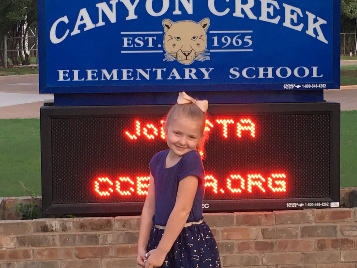 ChandaAsh1104's tweet image. She’s been waiting for this!! #secondfirstday #risdwevegotthis @MrsAshleeBaker @cmixon54