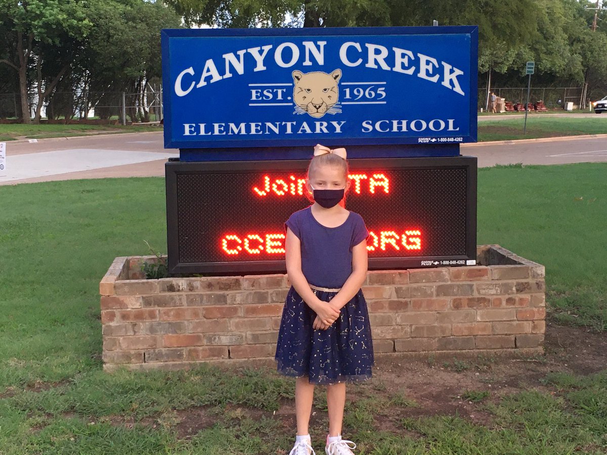 ChandaAsh1104's tweet image. She’s been waiting for this!! #secondfirstday #risdwevegotthis @MrsAshleeBaker @cmixon54