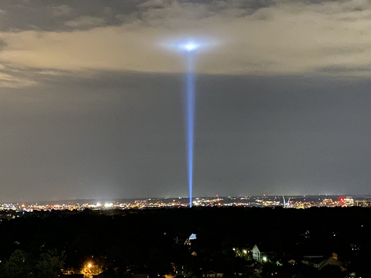 mddddp1's tweet photo. What is this light in Arlington?!? https://t.co/wFonIL1DDt