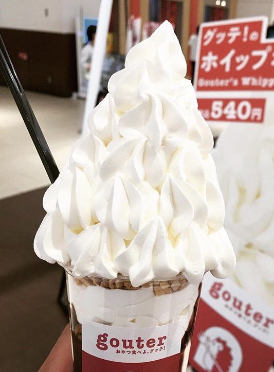 ichido_sweets's tweet photo. 愛知県名古屋市MOZOワンダーシティ１Fにあるお店「gouter(グッテ)」の、山盛りホイップクリームの中に濃厚なソフトクリームが入った大人気の新感覚スイーツ「ホイップボンボン」✨ https://t.co/BAp66FgLZZ