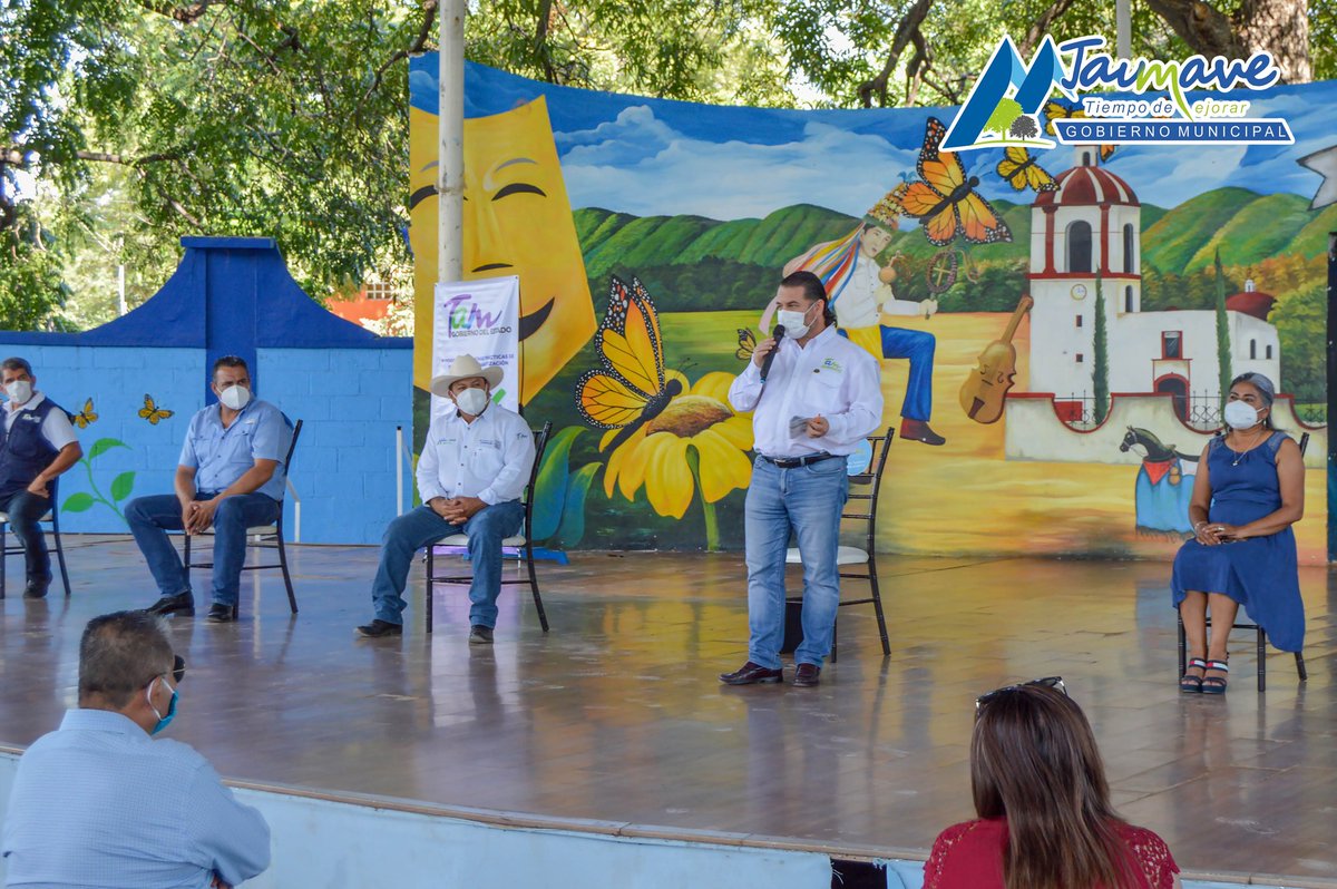 GobJau's tweet photo. El Alcalde Martín Rodríguez recibió al Secretario de @SECTUR_TAM @ferolivera09 quién realizó la entrega de constancias “SaniTam Pro”, que promueven la cultura de la limpieza así como la consolidación de un destino limpio y seguro. #Jaumave #TiempoDeMejorar💙🌳 #GobTam #GobJau https://t.co/2XQeKdsIAY