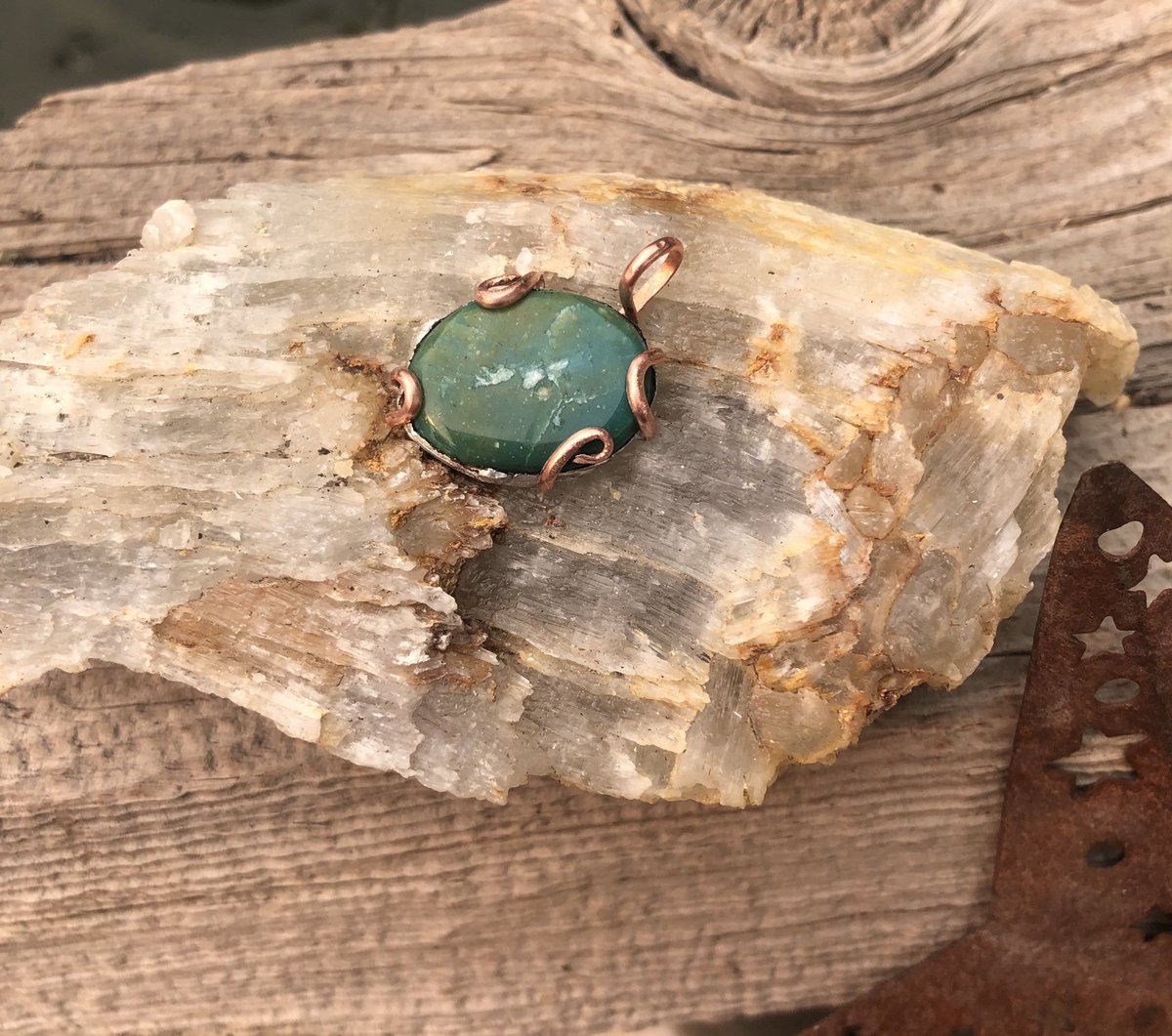 BonesStones1's tweet photo. Tiny intensely blue Peruvian blue opal with hand made setting #opal #peruvianopal https://t.co/yEjSZLcjA1 https://t.co/AeTg7jeMpk