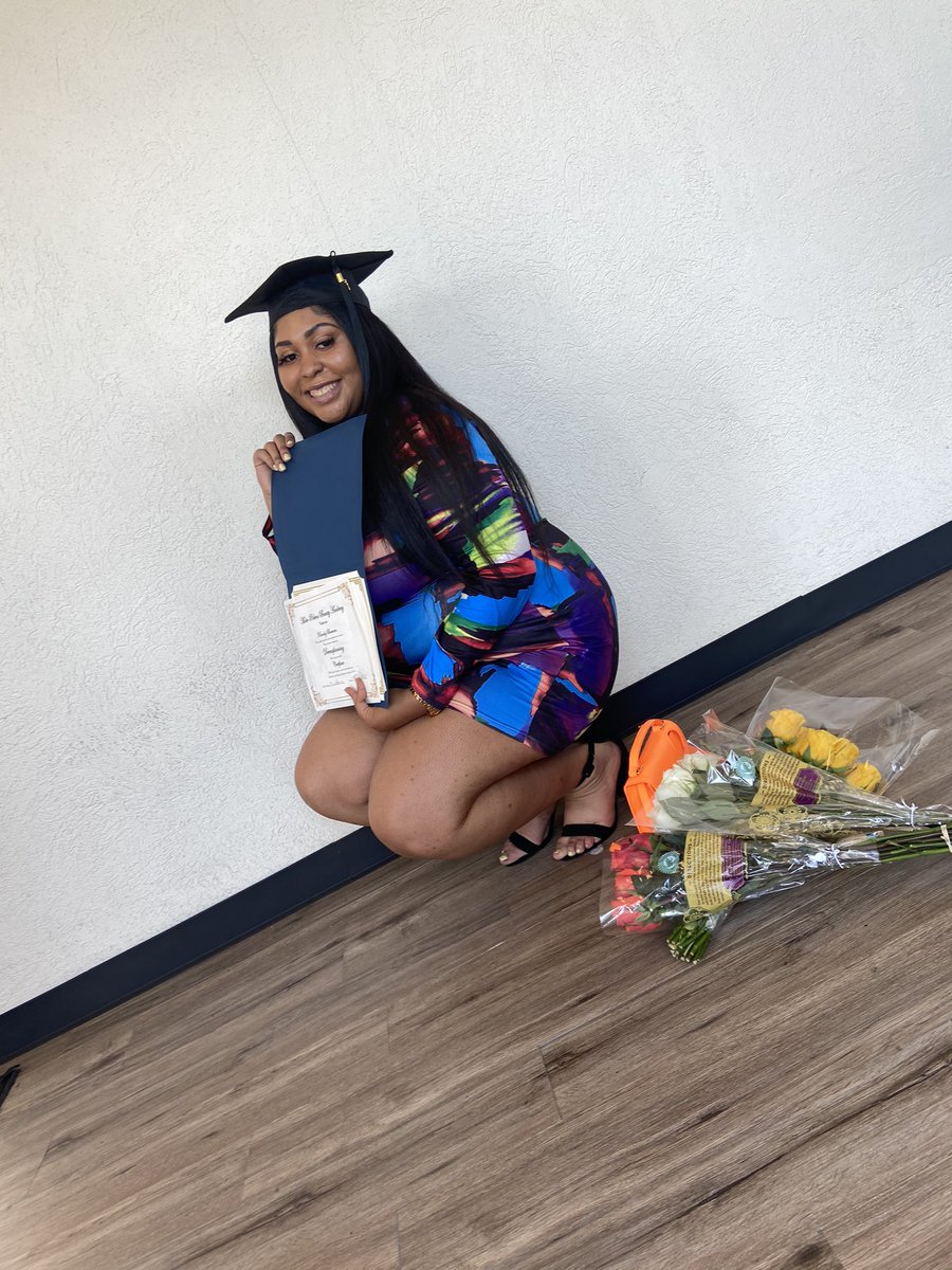_fansloveKen's tweet photo. I graduated esthetician school today 🥳 so many tears shed so many friends lost but it was all worth it I’ve never been happier, I’m living my dream 💖
#GraduatedAf 🎓 https://t.co/ZoXB8WSuu4