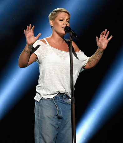 It's my fav,  @Pink 's 41st birthday! To celebrate:P!nk as chemistry textbooks, a thread. #ChemTwitter