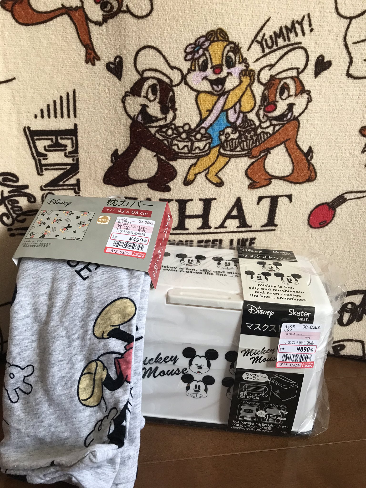 ぱいん 朝イチ 広告に出てた マスクケースを 買いに しまむらへ ついつい ラグと枕カバーも お買い上げ ディズニー しまむら T Co Twa6uyjob6 Twitter