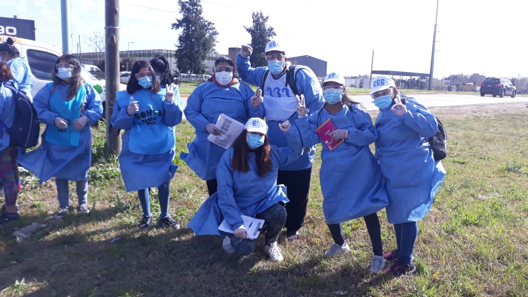 RecavarrenO's tweet photo. #VillaElvira "Detectar" gran jornada Gracias a 
@RegSanXI 
@EExactasunlp @unlp
#BrigadasSanitariasRamonaMedina #ComitePopular 
#ComiteDeCrisis  @amartinuzzi @G3ro_k @JM_Isasi @Claudio60612981 @joserarteaga @fsaintout  @YaninaLamberti @Avilvane @Kicillofok @DrDanielGollan https://t.co/3ZOejVmNtR