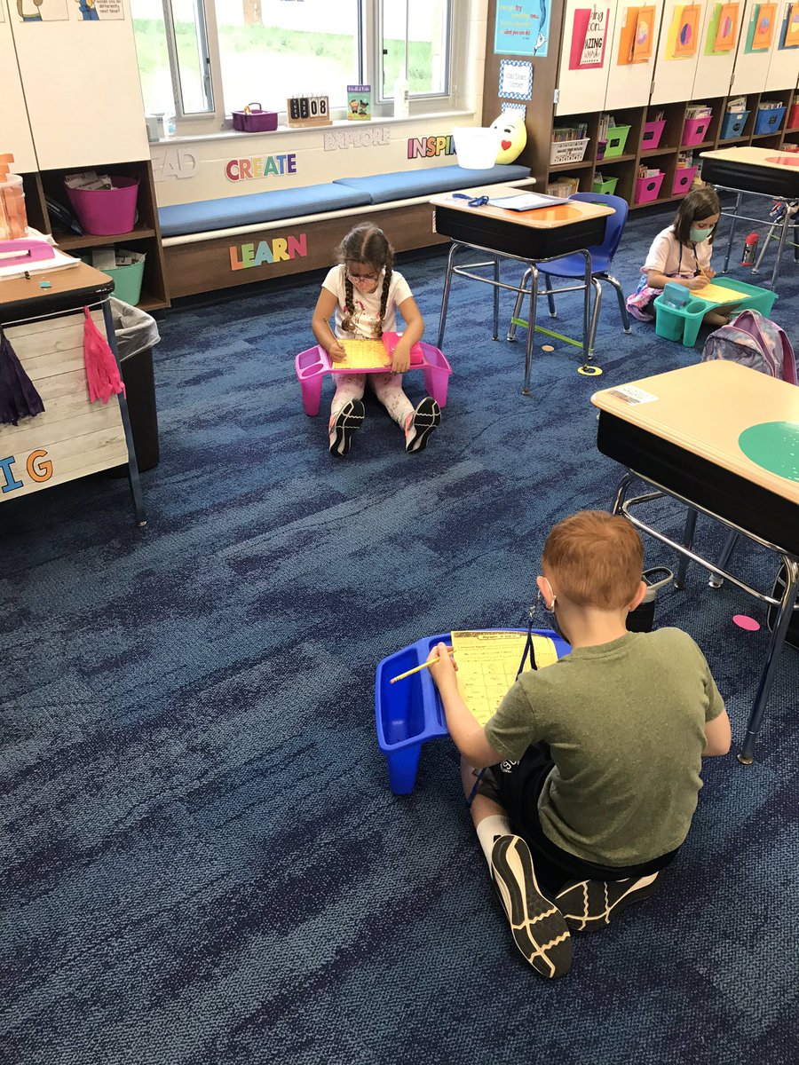 Rettig2nd's tweet photo. We did our first group work activity today! We did the phonics dance together and practiced finding the SH and CH sounds in words! #phonicsdance #sociallydistancedgroupwork https://t.co/J6MyVCKNBV