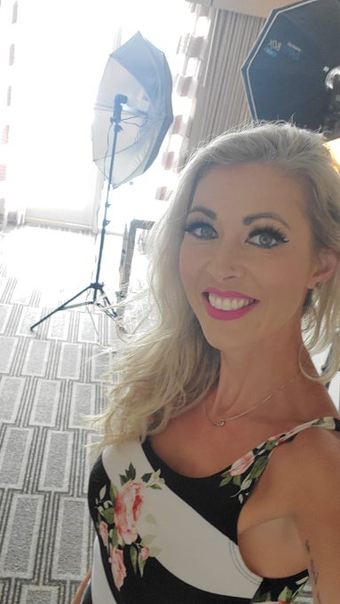 TW Pornstars - Holly Hotwife Top 0.06%. The most retweeted pictures and