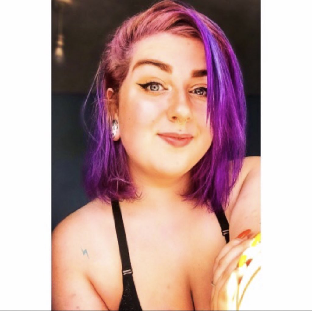 arden_tess's tweet photo. I loooove my new hair https://t.co/7kf20meZqB