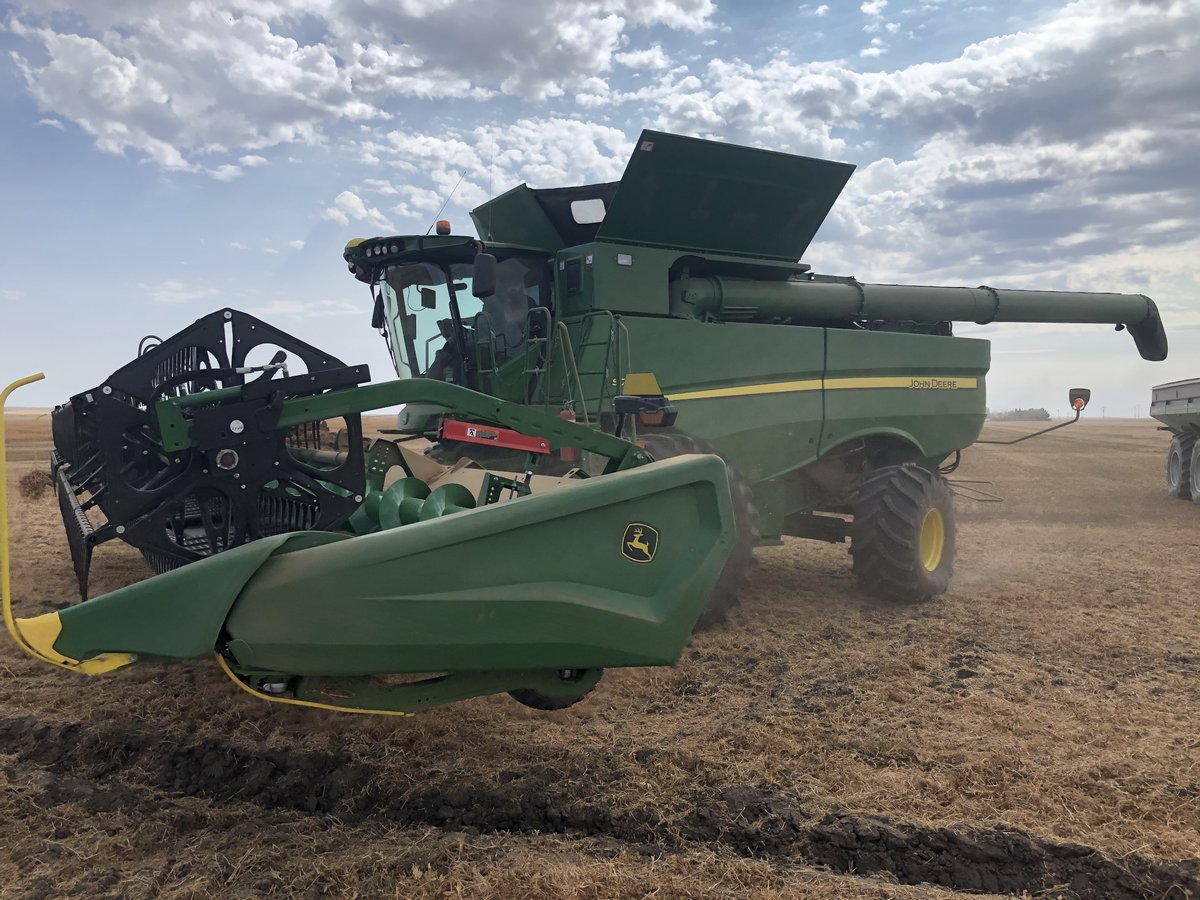 Westerntractor's tweet photo. Henry Nyentap and the Western Tractor team was out at Fairfield Farms on Friday demoing the HD40R! #harvest20 #HD40R #johndeere #combines https://t.co/baMfUzIW2t