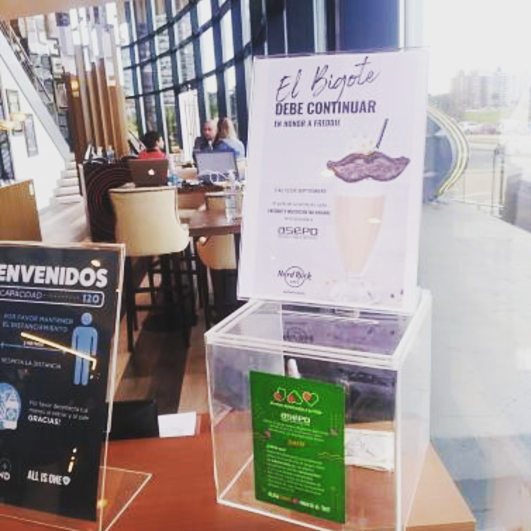 jav_uy's tweet photo. ¡Recordá que esta semana es la Freddie for a week en @hardrockmontevideo! 🤘

Podés colaborar con el trabajo que realizamos desde JAV/ASEPO.

¡No te dejes estar! 💥

#HardRockCafe #JAV #ASEPO 💚🧡💚 https://t.co/f4Z9s9i8dO