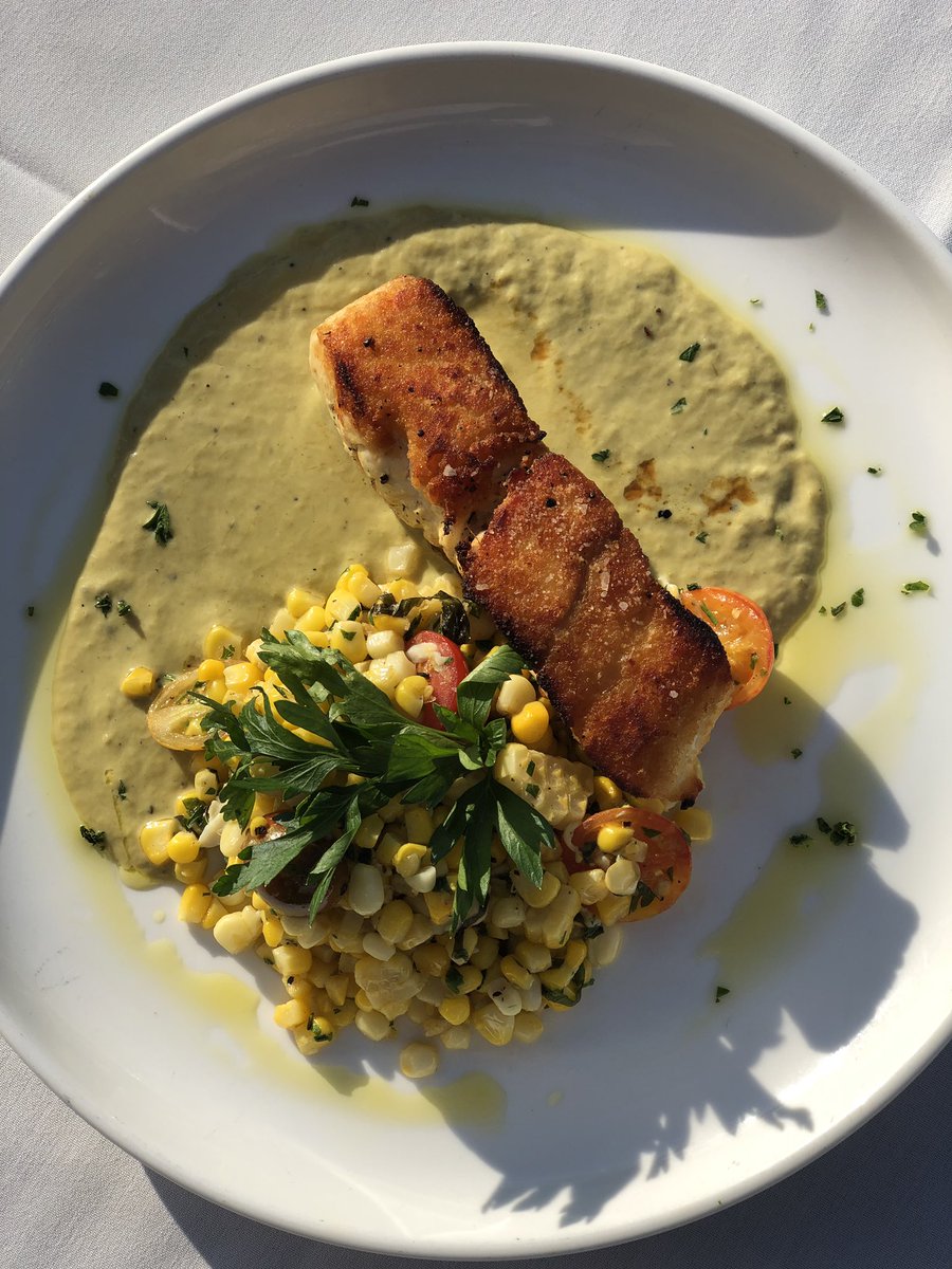 DaviosLynnfield's tweet photo. Roasted halibut, asparagus purée, and crab corn tomato salad #special #dinein #FallDining #Lynnfield #Takeout @SteveDiFillippo @Shop_MarketSt @northshoremag @EaterBoston @Eater https://t.co/B9ArVagERY